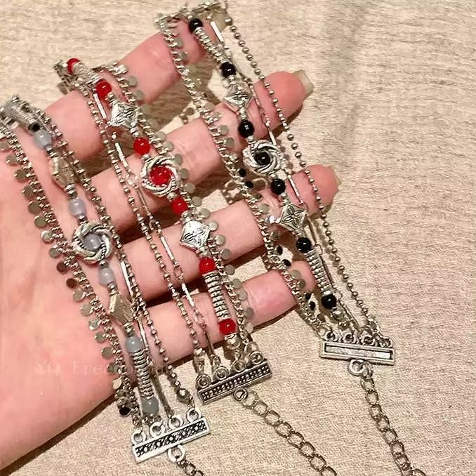 Ethnic Fashion Shoot - Gelang Etnis Boho Multi-Layer untuk Perjalanan,